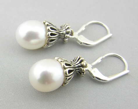 White Lattice Pearls