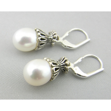 White Lattice Pearls