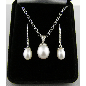 White Scalloped Pearls Necklace/Earrings Set - SOLD